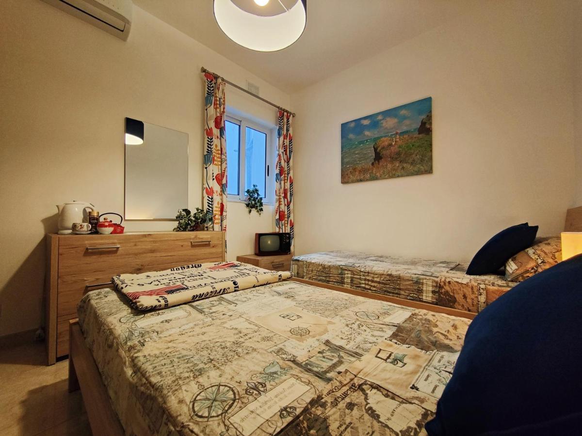 Your Room, Your Apartment, Your Shared Pool Marsalforn Esterno foto